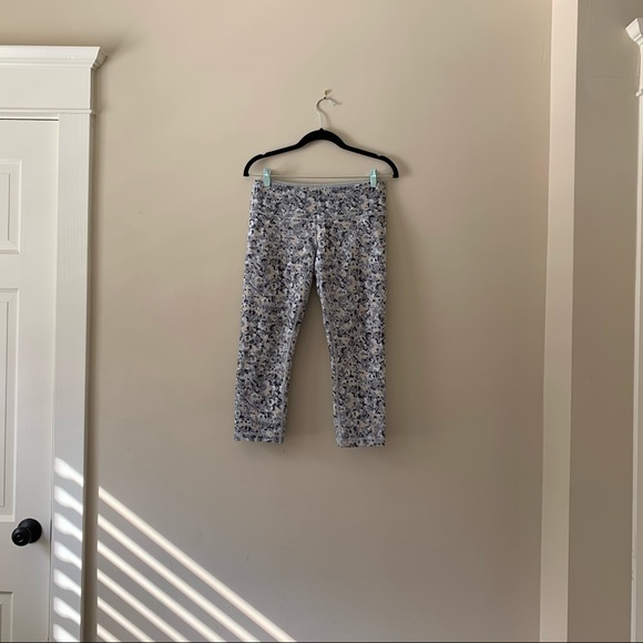 lululemon athletica cropped size 8 yoga leggings - Picture 2 of 13